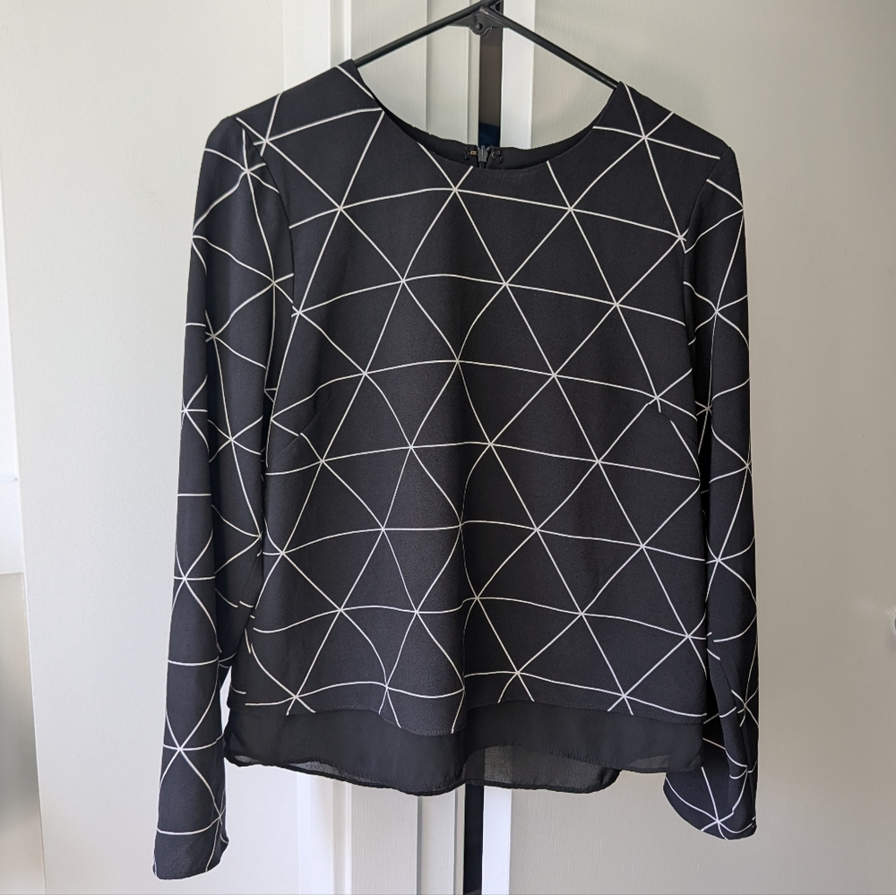 Romeo & Juliet Couture Black and White Geometric Blouse